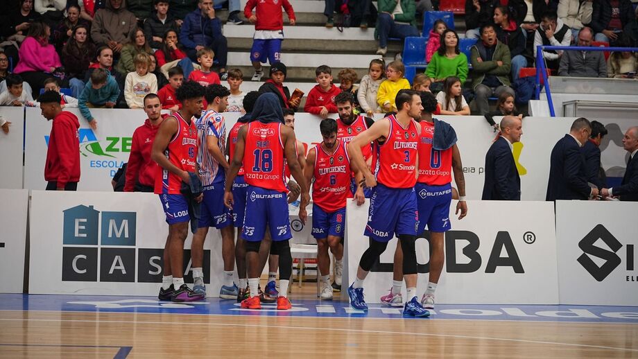 Oliveirense joga em casa