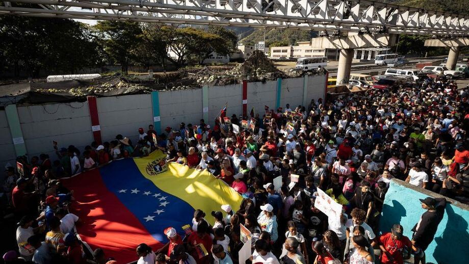 Tucker Carlson afirma que Trump declara guerra à Venezuela