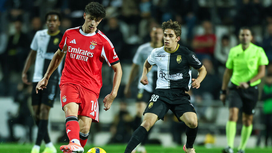 Manu Silva titular em Faro