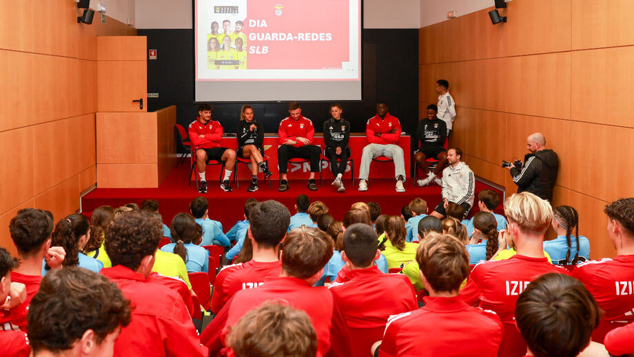 Benfica reuniu no Seixal guarda-redes do clube desde os mais jovens dos escalões de formação até aos das equipas principais masculina e feminina