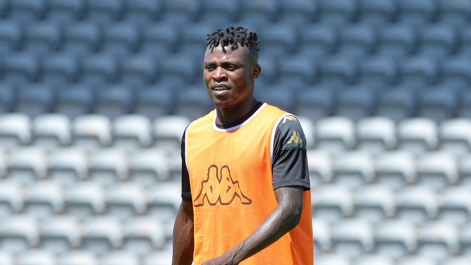 Witi Quembo num treino do Nacional