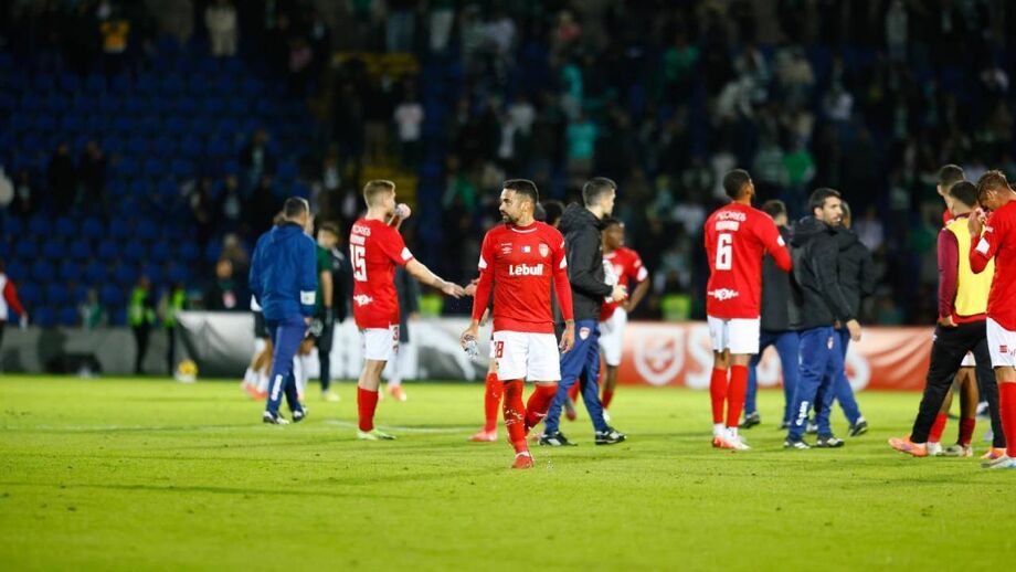 Sindicato dos Jogadores sai em defesa do Santa Clara e fala numa "luta de toda a classe"