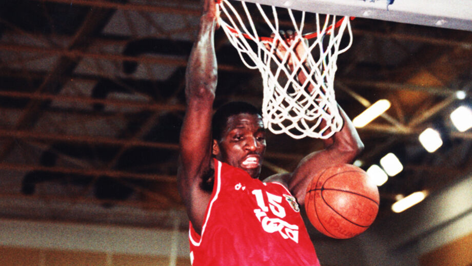 Jean Jacques, antiga estrela do basquetebol, homenageado no Hall of Fame da NBA