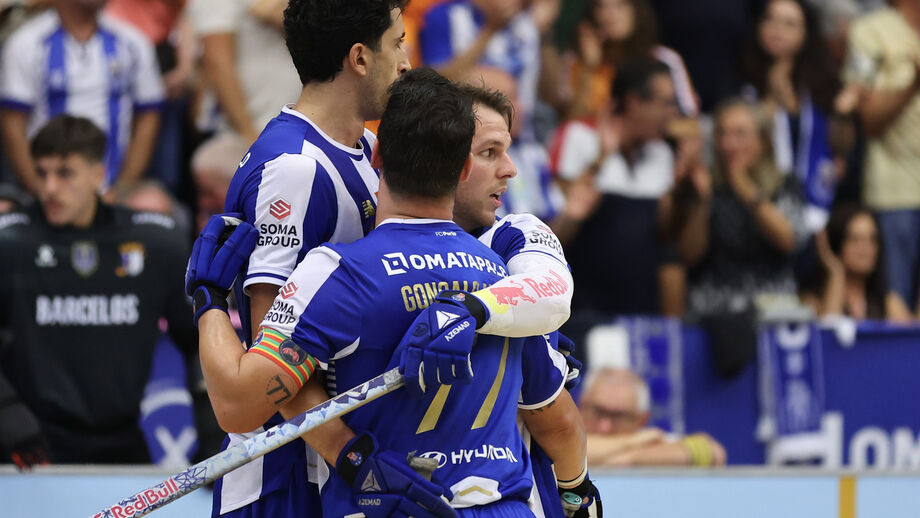 Jogadores do FC Porto celebram vitória frente ao Sanjoanense