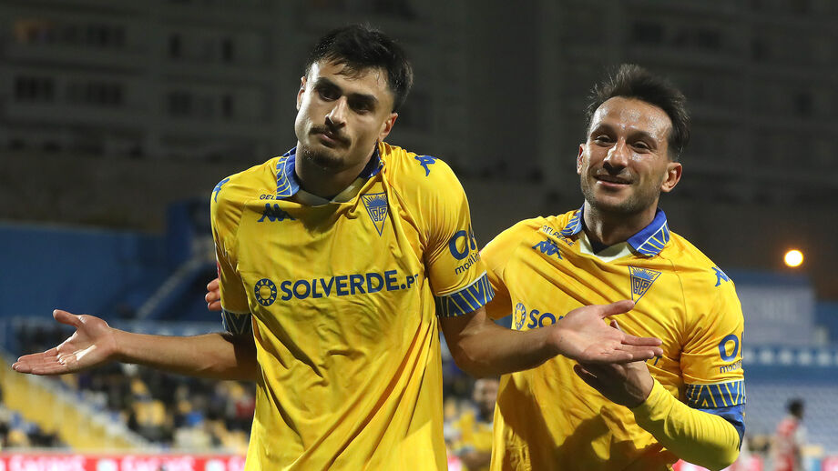 Lacximicant celebra golo com João Carvalho