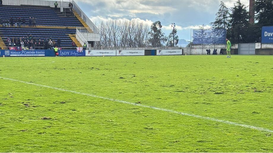 Relvado do Felgueiras criticado após jogo com o FC Porto B