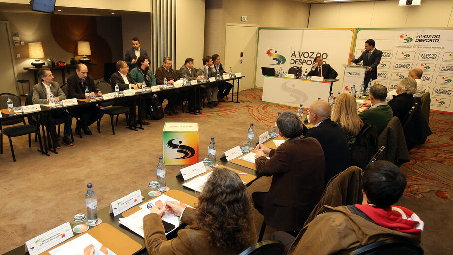 CDP desafia futuro Presidente a definir critérios para receções e condecorações