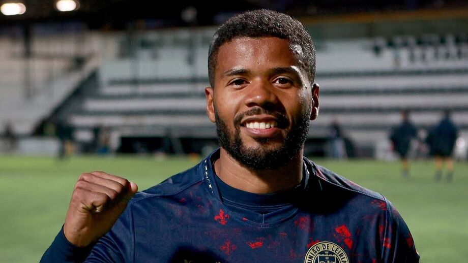 Jair da Silva foi o homem do jogo no Farense-U. Leiria