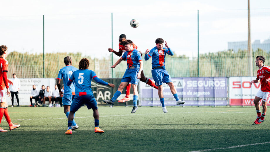 Alverca-Benfica termina com a vitória dos ribatejanos por 2-1