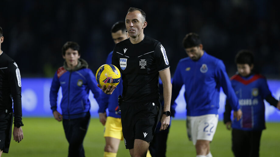 João Pinheiro foi assobiado e insultado por adeptos do FC Porto