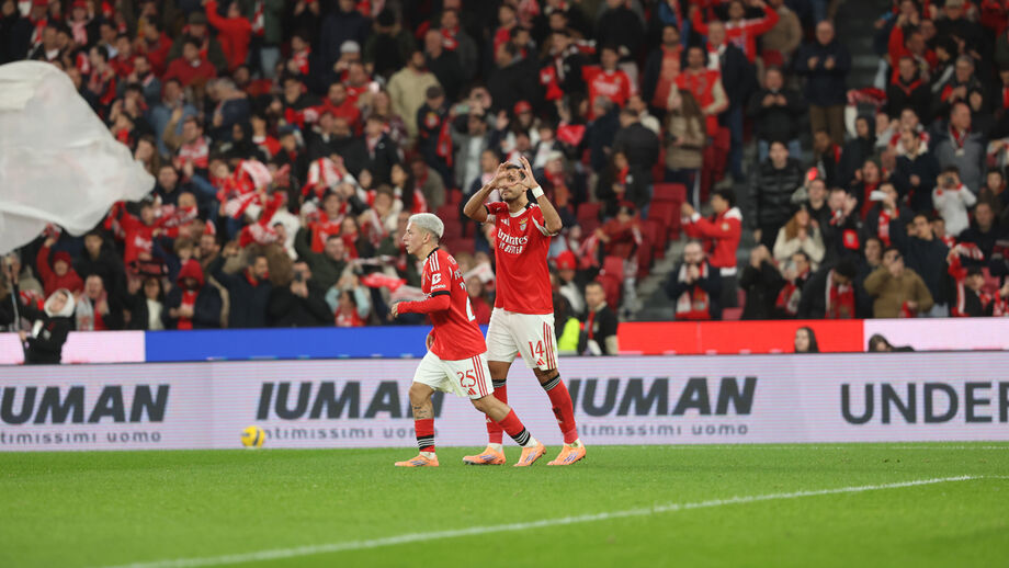 Jogadores do Benfica festejam durante a vitória frente ao Famalicão