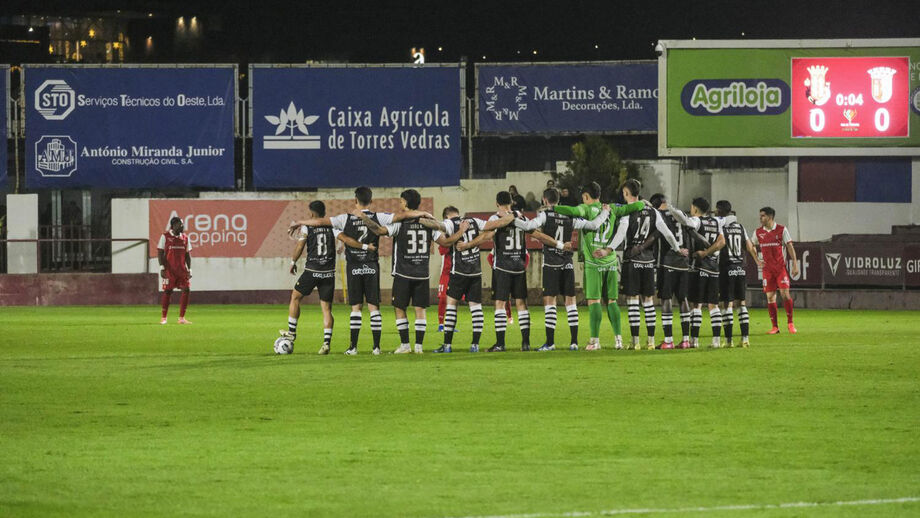O protesto dos jogadores do Caldas no arranque do duelo com o Sp. Braga