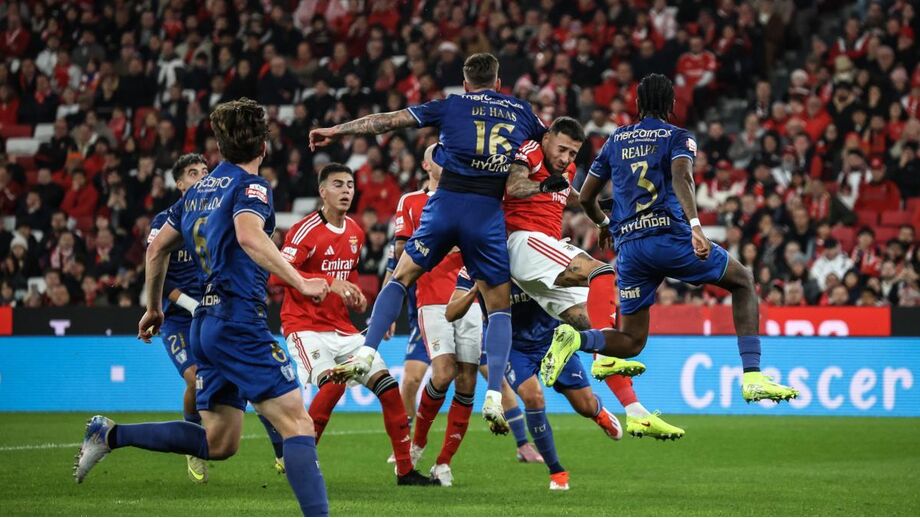 Lance do penálti sobre Otamendi no Benfica-Famalicão