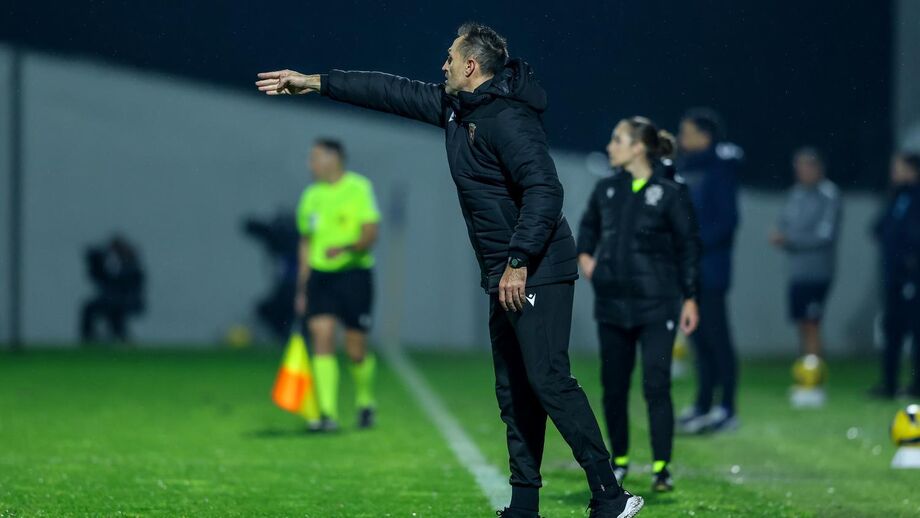 José Manuel Aira orienta equipa do Penafiel em jogo
