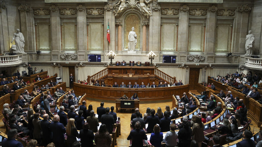 Orçamento do Estado concretiza uma descida em 0,3 pontos percentuais nas taxas de IRS entre os 2.º e 5.º escalões do imposto