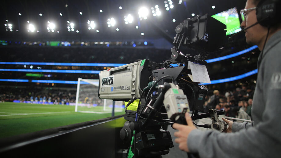 Premier League pondera fim do 'blackout' das 15h para transmissões televisivas.

