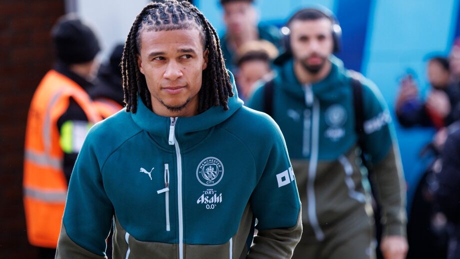 Nathan Aké, defesa do Manchester City, é alvo do Barcelona 