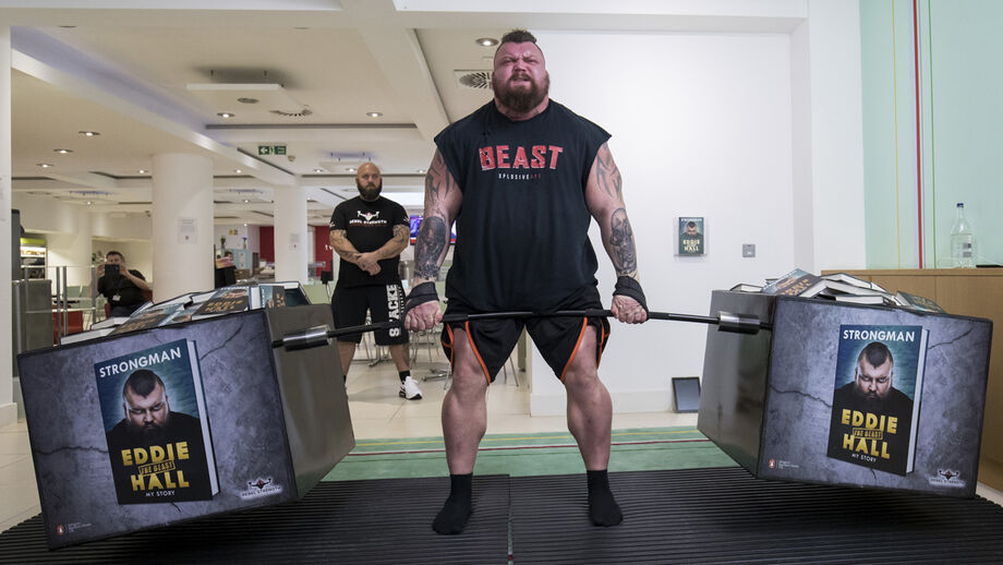 Eddie Hall bateu o recorde do mundo ao levantar 536 quilos