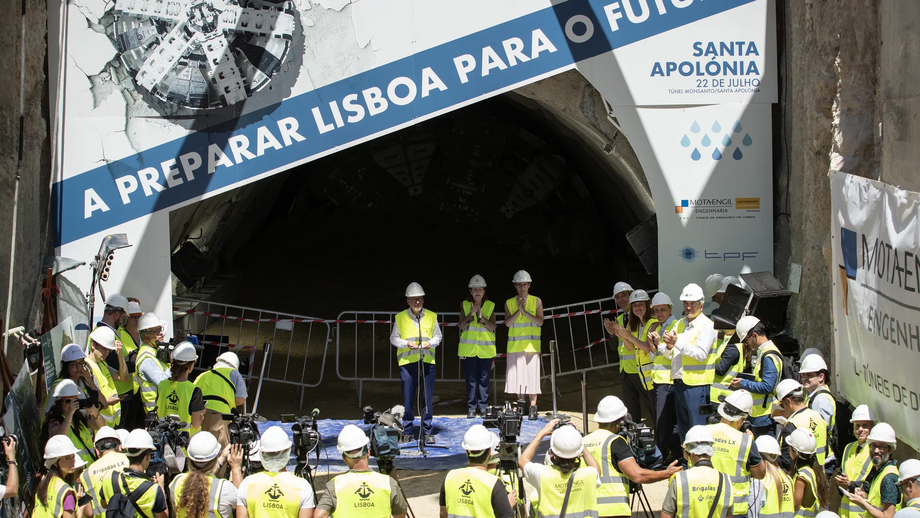 Chegada da tuneladora que está a fazer o túnel do Plano Geral de Drenagem de Lisboa a Santa Apolónia