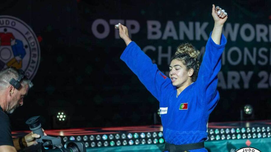Patrícia Sampaio celebra o bronze no Mundial