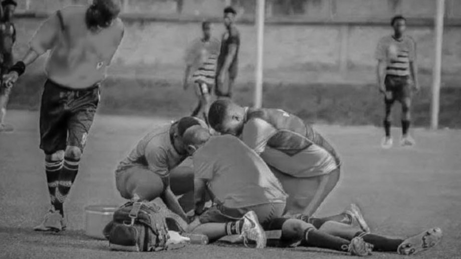 Igiraneza Aimé Gueric, jogador do Les Guêpiers du Lac, morre durante um jogo de futebol no Burundi