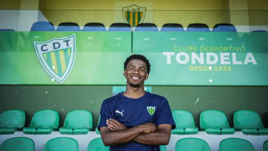 Rémy Vita joga pelas Ilhas Comores no jogo contra a Zâmbia