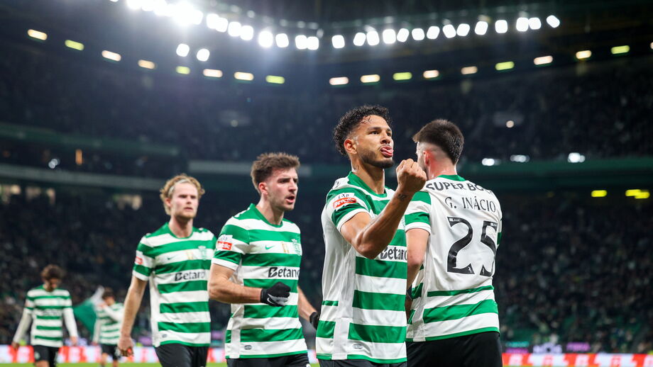 Jogadores do Sporting a festejar frente ao Rio Ave