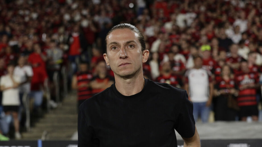 Acabou a 'novela': Filipe Luís renova pelo Flamengo até 2027