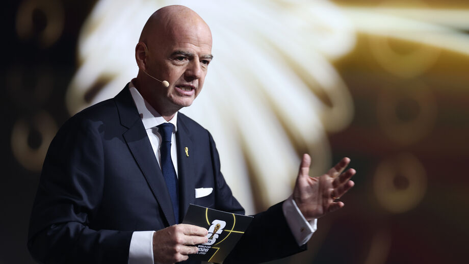 Gianni Infantino defendeu regresso das equipas russas