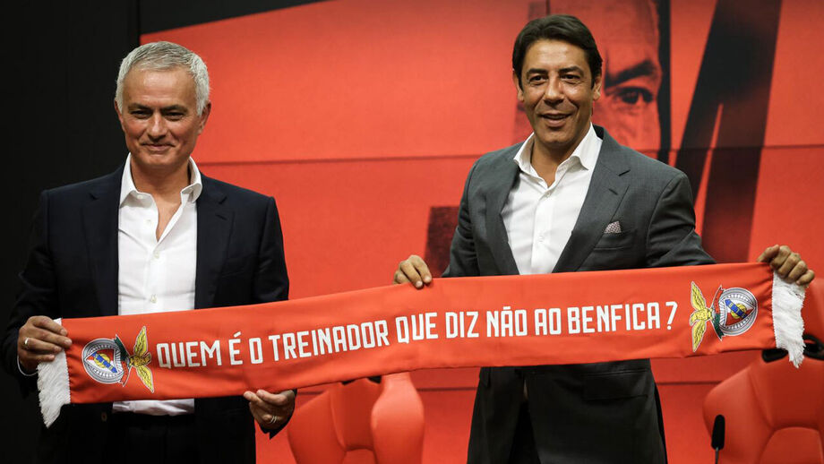 Rui Costa apresentou o Special One como treinador do clube no dia 18 de setembro 