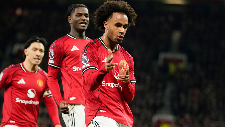 Zirkzee celebra golo pelo Manchester United