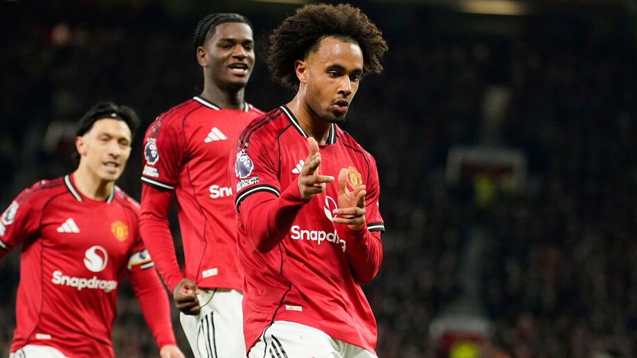 Zirkzee celebra golo pelo Manchester United