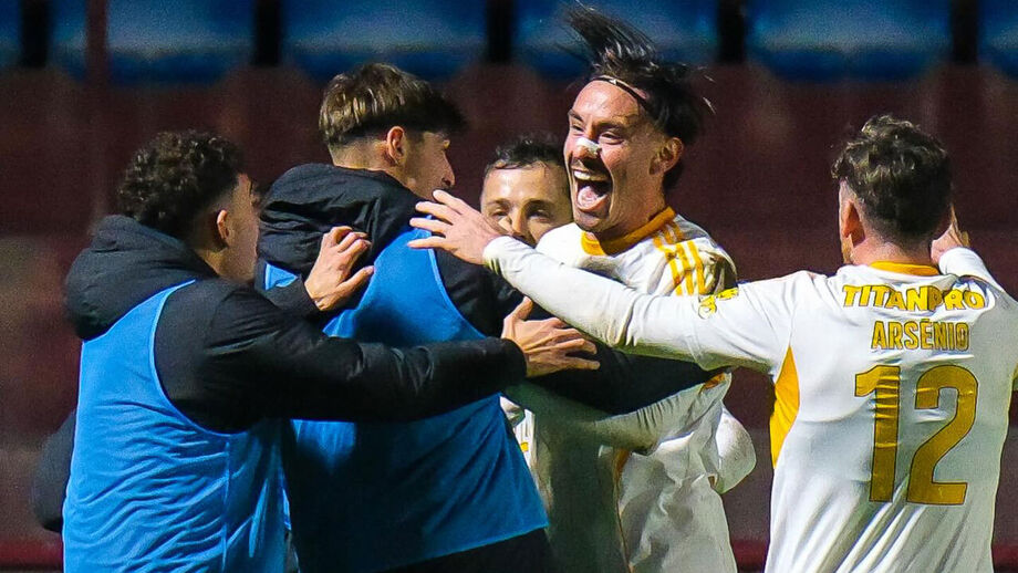 João Vasco festeja com os companheiros de equipa