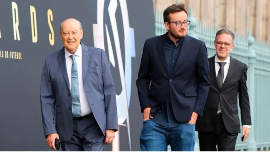 Neto de Pinto da Costa evoca o avô e o livro 'Azul até ao fim'