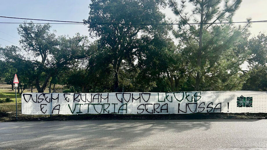 Tarja junto à Academia em Alcochete