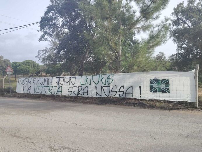 Tarja junto à Academia em Alcochete