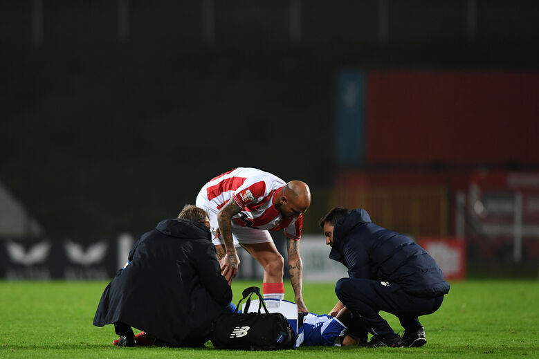 Brayan Caicedo lesionou-se no jogo com o Leixões