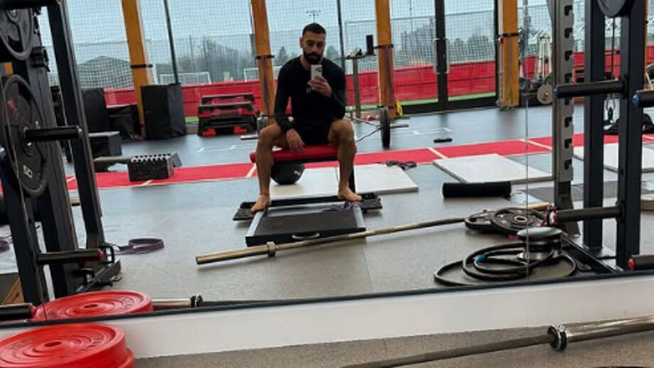 Sozinho: Salah publica fotografia no ginásio do Liverpool que... diz tudo