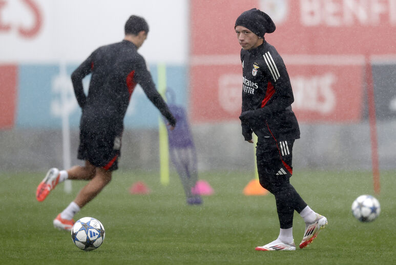Prestianni durante o treino do Benfica