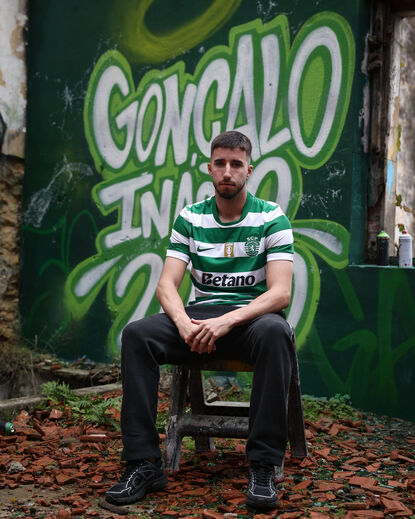 Com direito a graffiti e tudo: as imagens da sessão fotográfica de Gonçalo Inácio após renovar com o Sporting