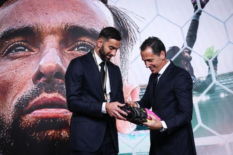 Rui Patrício homenageado na Cidade do Futebol