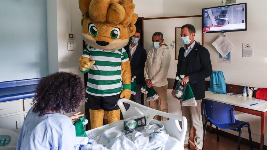 Sporting visita crianças no Garcia de Horta com Rui Borges, Varandas e Palmeiro.
