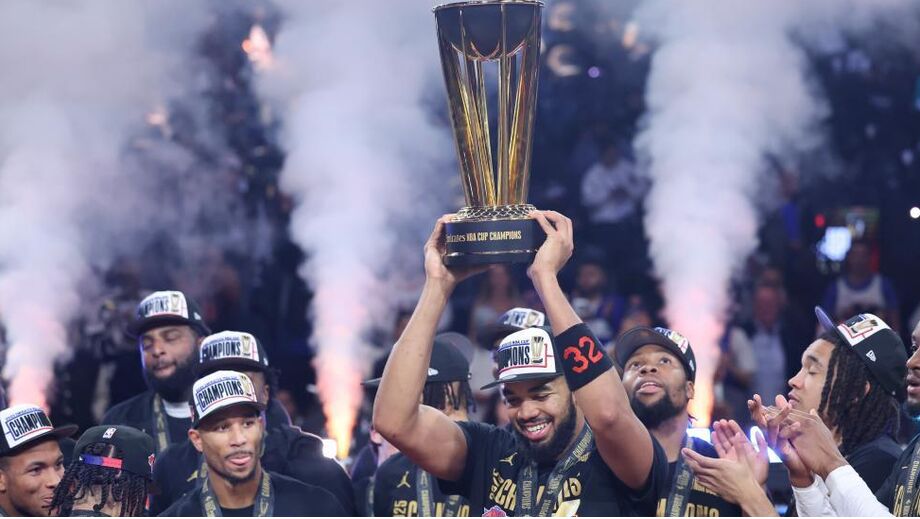 New York Knicks celebram NBA Cup