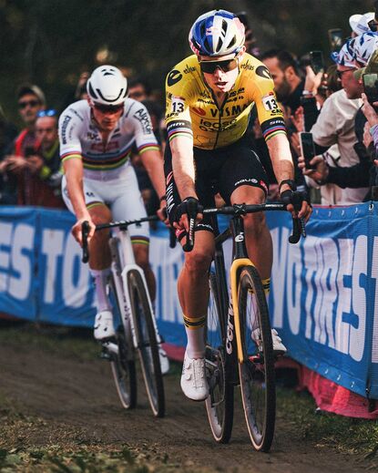 Van der Poel e Van Aert competem em Antuérpia