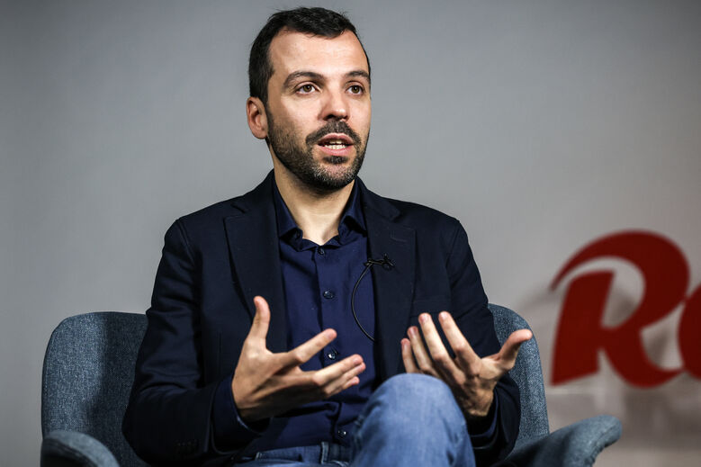 Jorge Pinto, candidato à Presidência da República, em exclusivo a Record: «Aplico na política o que aprendi em desporto»