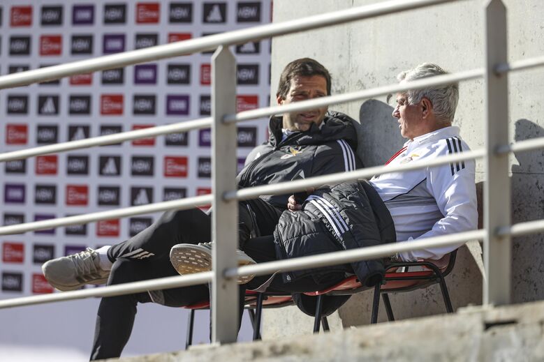 Mourinho assiste a jogo dos Sub-23 do Benfica