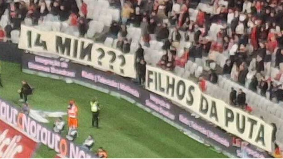 «14 min? Filhos da p...»: a tarja exibida pelos No Name Boys no Estádio da Luz 