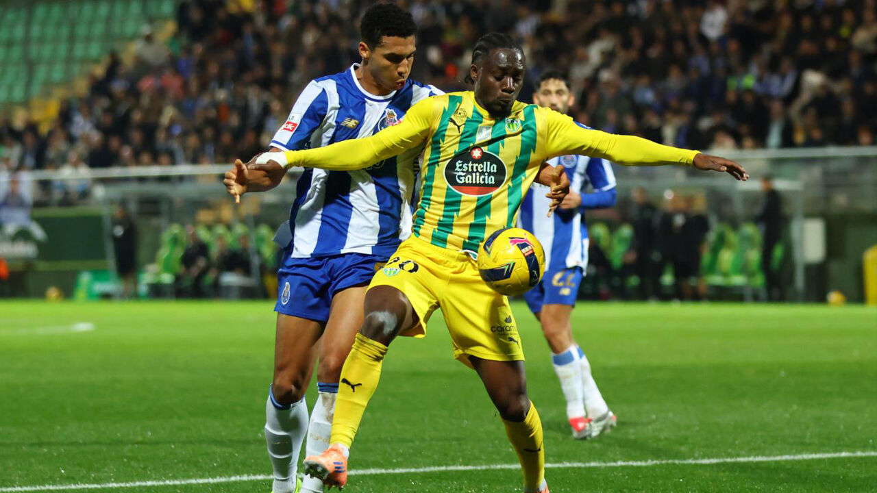 Brayan Medina em ação frente ao FC Porto