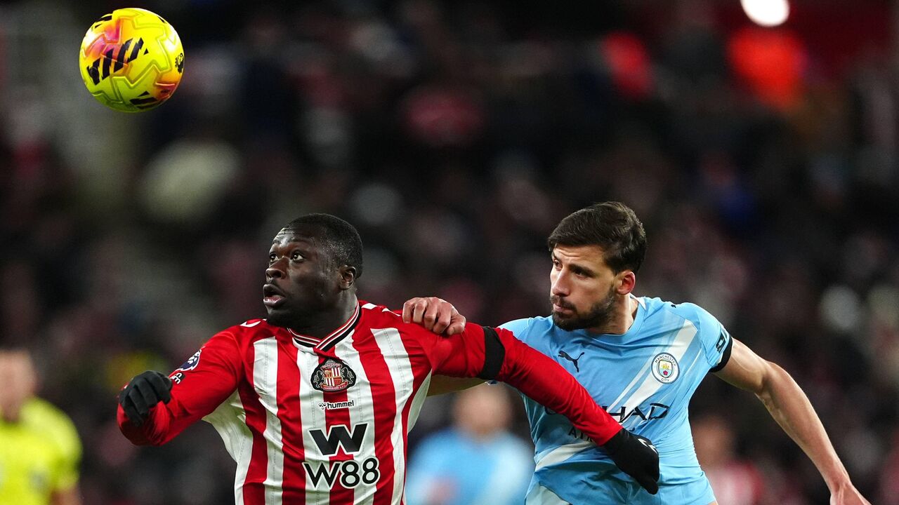  Brian Brobbey (Sunderland) e Rúben Dias (Manchester City)