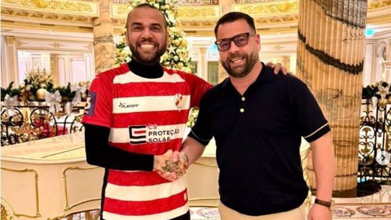 Dani Alves é o novo coproprietário do São João de Ver